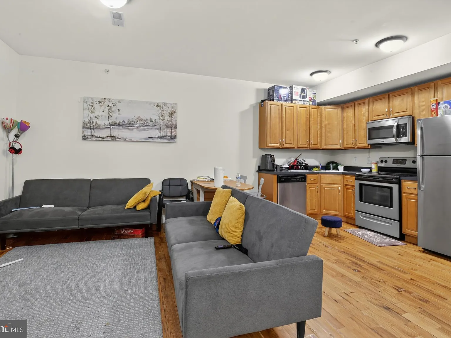 2 bed, 9590 sqft, $1,295 — Photo 2