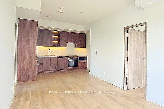 27 McMahon Dr #507 — Photo 4