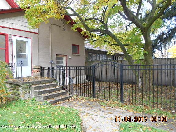 4th image of 301 E Lawrence Ave