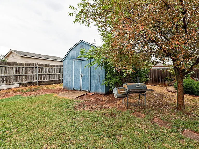 605 Eastview Dr — Photo 46