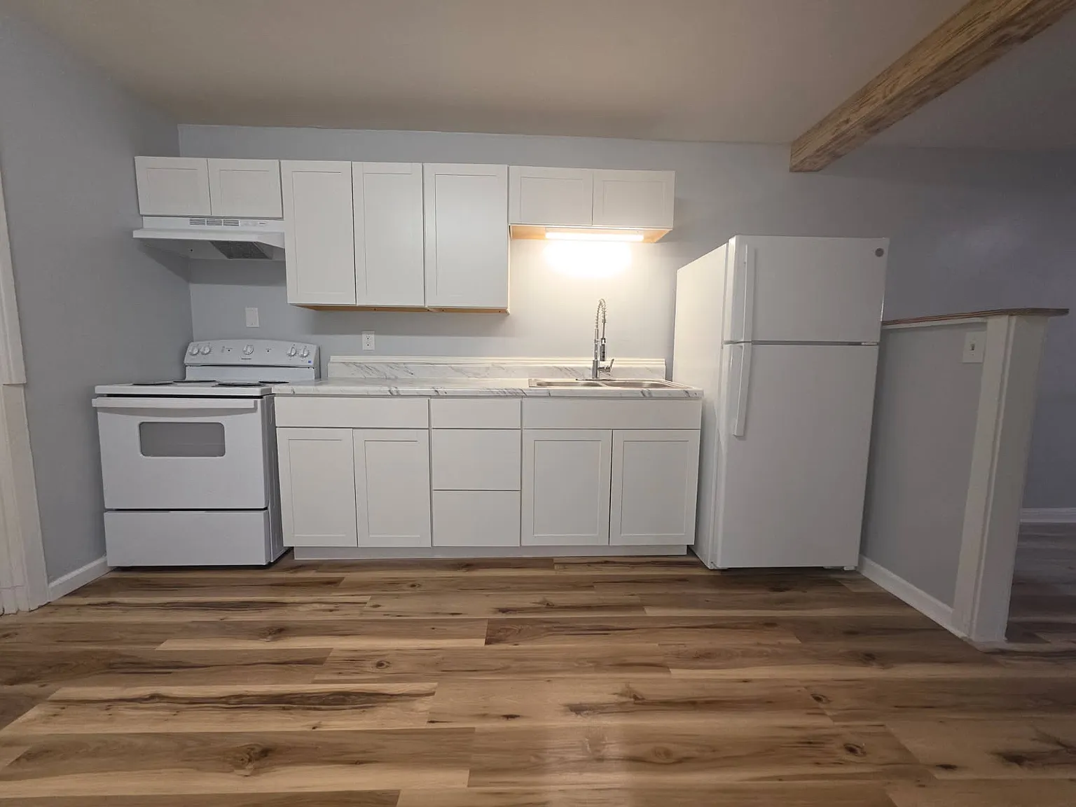 1 bed, 820 sqft, $995 — Photo 3