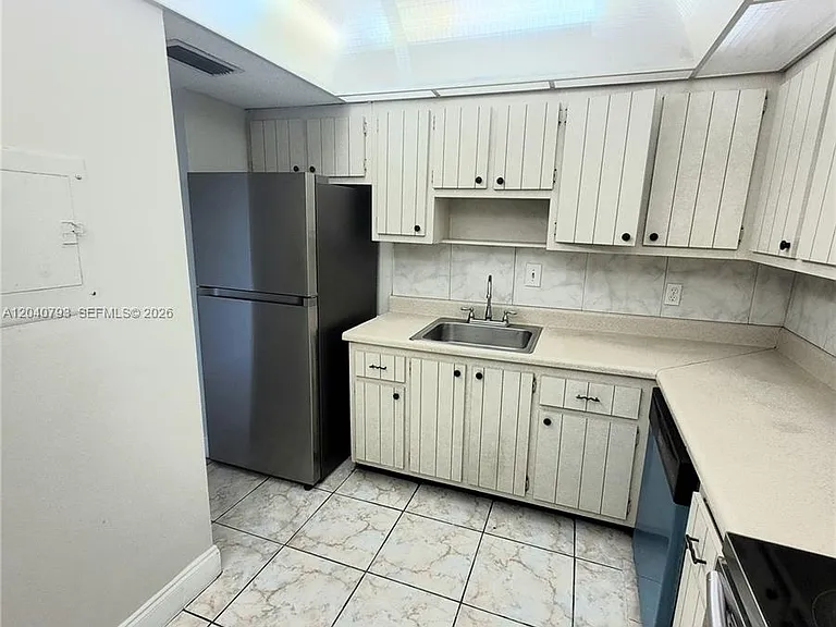 2025 NE 164th St #319 — Photo 12