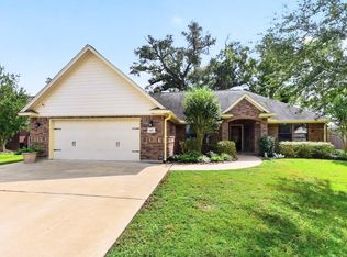 105 Blue Jay Dr, Richwood, TX 77566