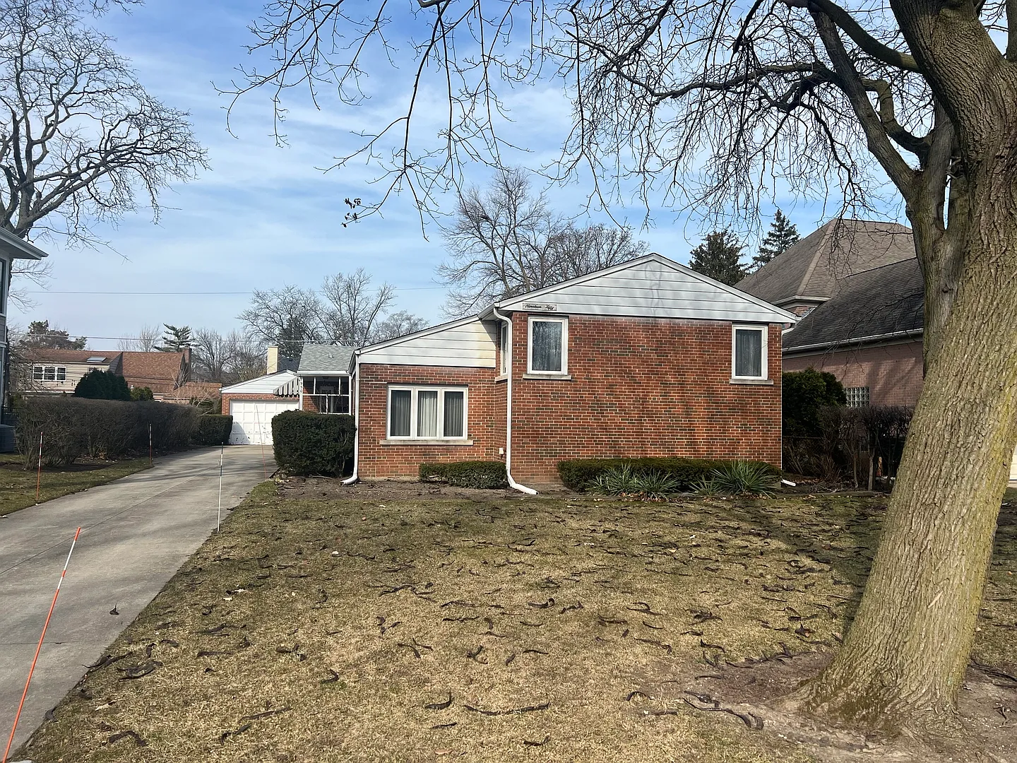 1950 Robincrest Ln photo 1