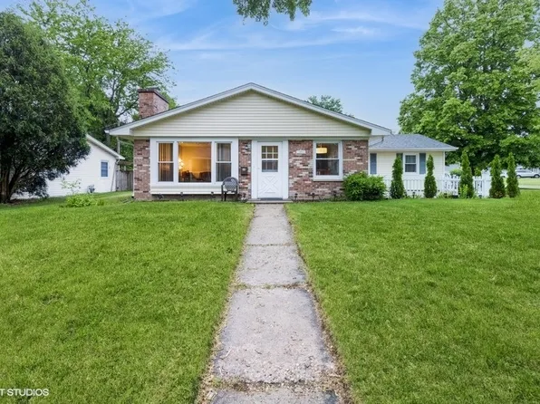 25 Knollwood Dr, Montgomery, IL 60538