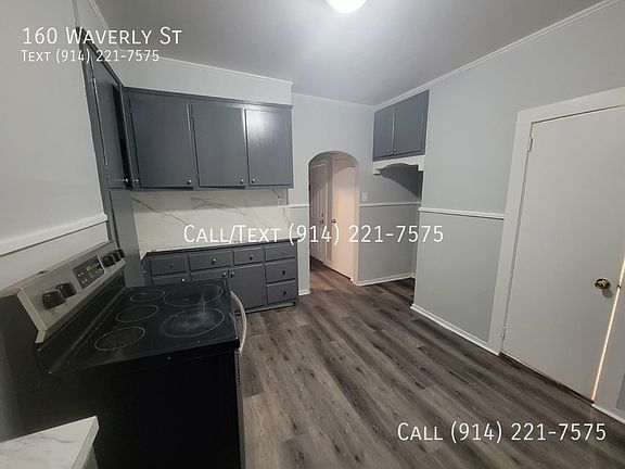 4th image of 160 Waverly St