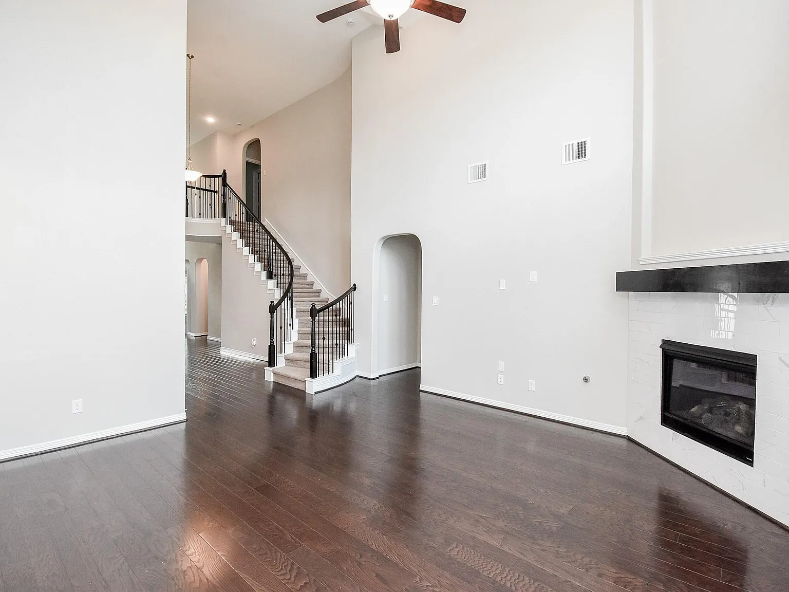 4 bed, 3.5 bath, 3115 sqft, $3,400 — Photo 4