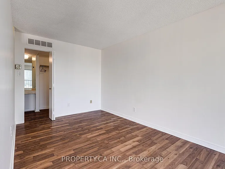 65 Harbour Sq #3209 — Photo 14