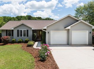 111 Cedar Creek Ln, Seneca, SC 29678
