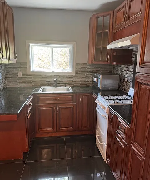 905 Irving St #1 — Photo 4