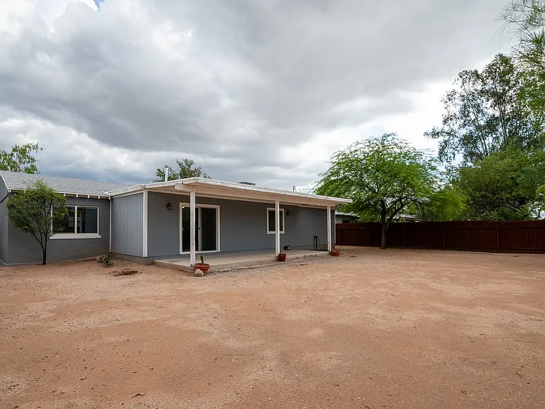 2217 E Silver St — Photo 25