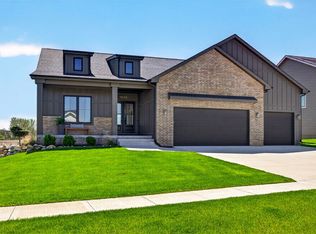 11128 Westport Dr, West Des Moines, IA 50266