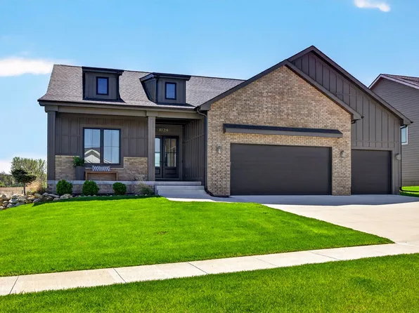 11128 Westport Dr, West Des Moines, IA 50266