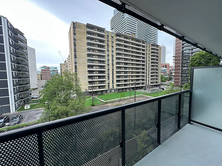 117 Broadway Ave — Photo 5