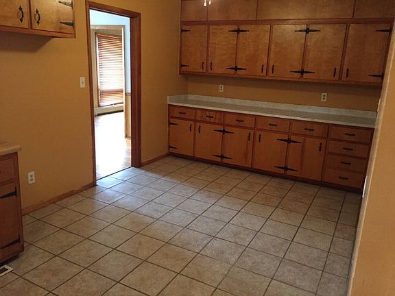 3rd image of 1812 Syrcle Dr