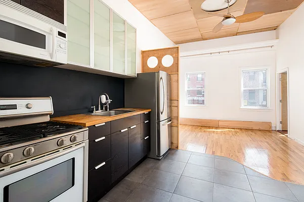 Rented by Capri Jet Realty Corp | media 4