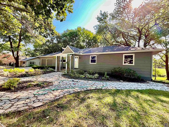 2nd image of 2048 Huntington Rd