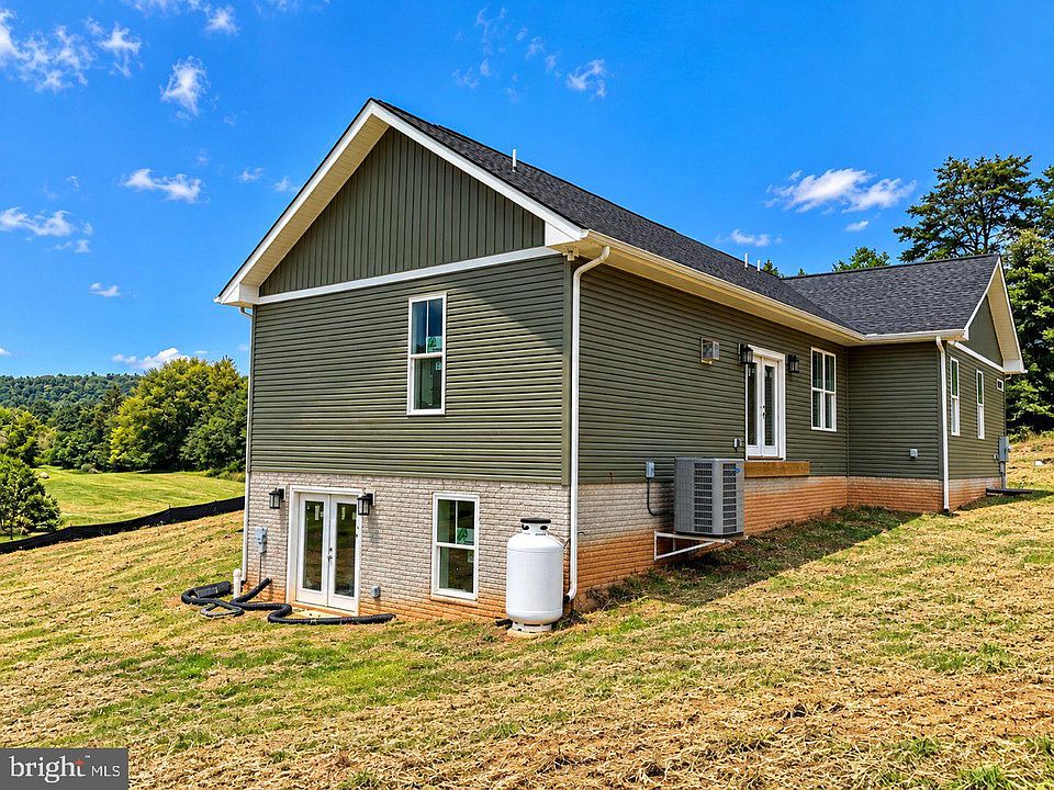2nd image of 9452 Moses Pl