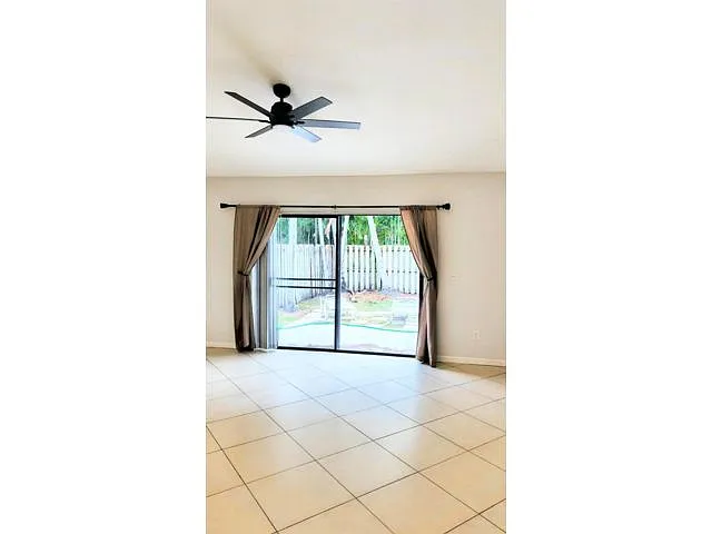Building Photo - 1170 Staghorn St