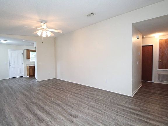 3rd image of 8913 Forest Oak Dr