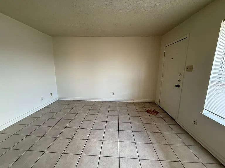3109 Atkinson Ave — Photo 3