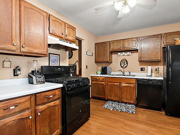 5th image of 389 Anita Dr