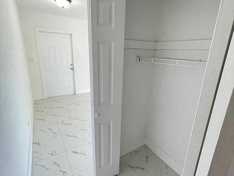7200 NW 77th St — Photo 27