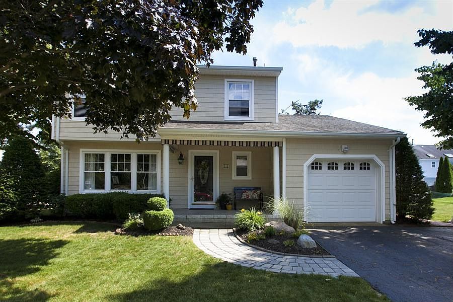 1st image of 60 Joseph Byrne Dr