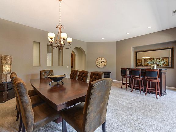 3rd image of 815 Vanderbilt Ct