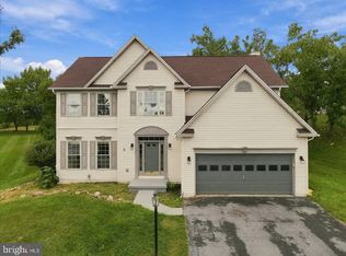 48 Lansing Ct, Falling Waters, WV 25419