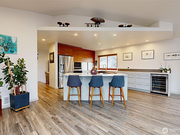 5th image of 2425 Country Club Road