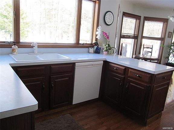 4th image of 8865 Woodside Dr
