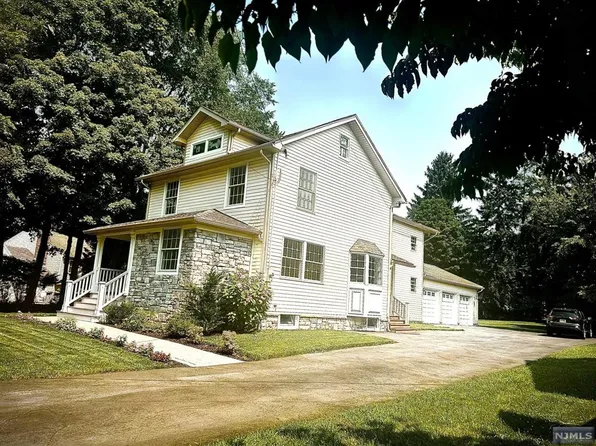 1 Ackerson Rd, Allendale, NJ 07401