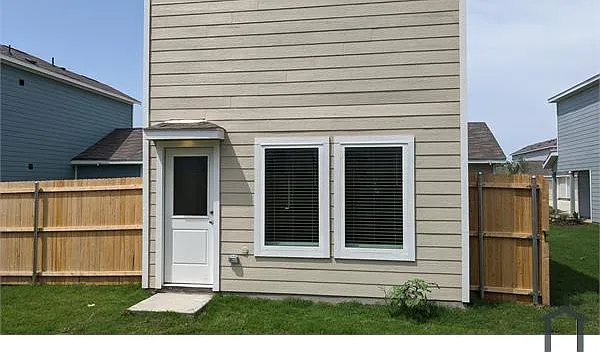 1508 Silver Oak Ln — Photo 23