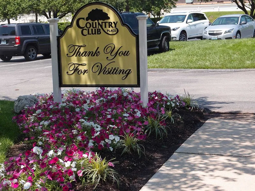 Country Club Place Apartments — Photo 1