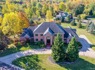 8250 Pine Hollow Trl, Grand Blanc, MI 48439