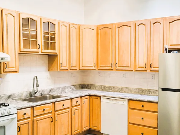 704 Webster St, Oakland, CA