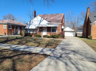 21365 Newcastle Rd, Harper Woods, MI 48225