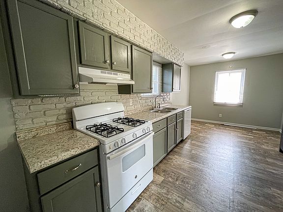 3rd image of 2815 Dietz St