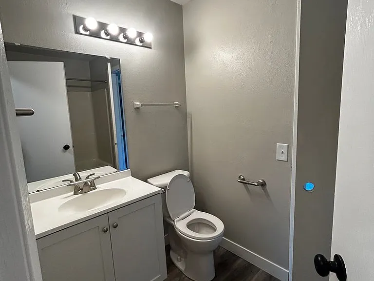 1320 Riverside Dr — Photo 10