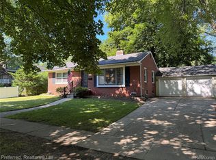 15625 Surrey St, Livonia, MI 48154