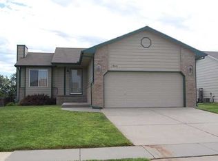 1960 N Country Walk Ln, Mulvane, KS 67110
