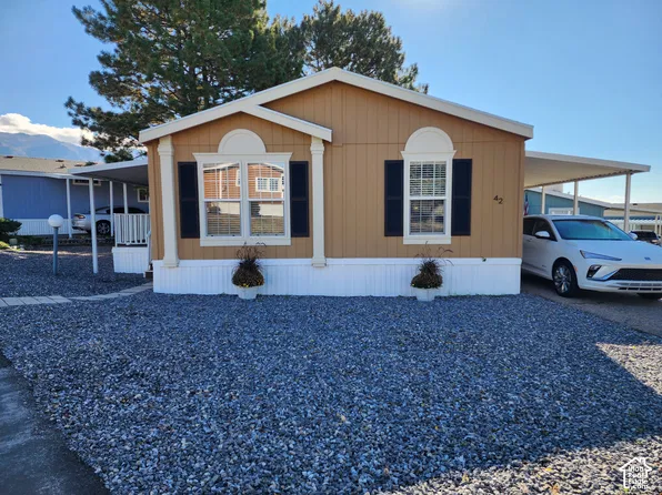 42 Sunset Dr, Layton, UT 84041