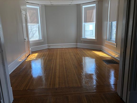 Very nice 1 bedroom apt Nice porch