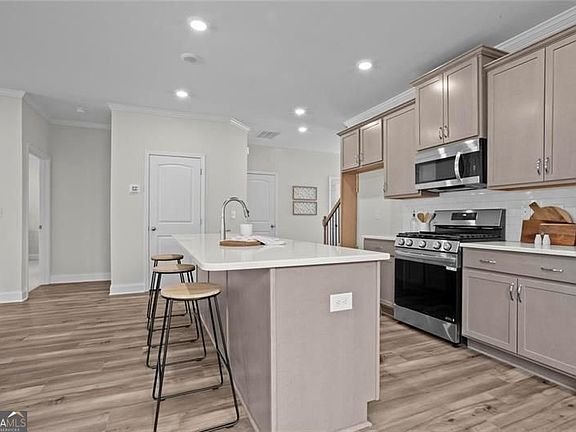 2nd image of 475 Azalea Xing