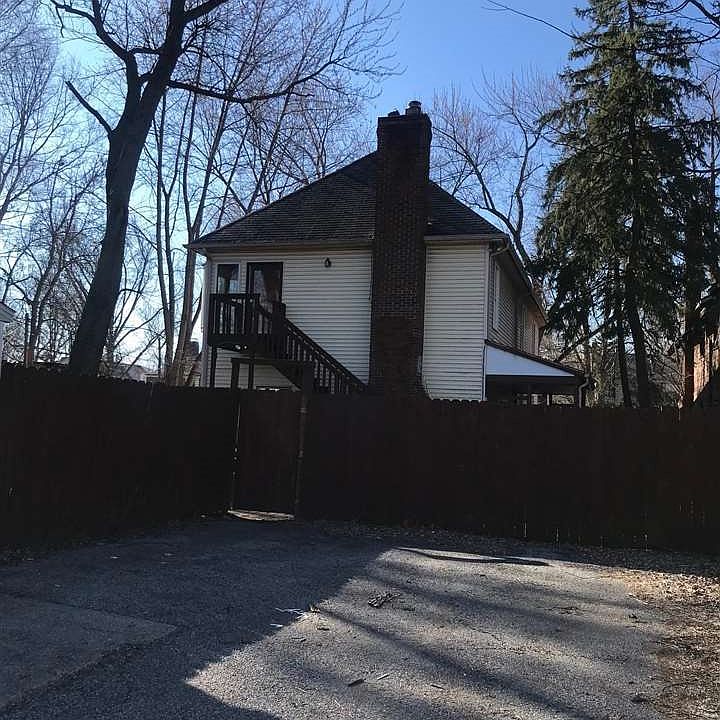 2nd image of 514 Evergreen St