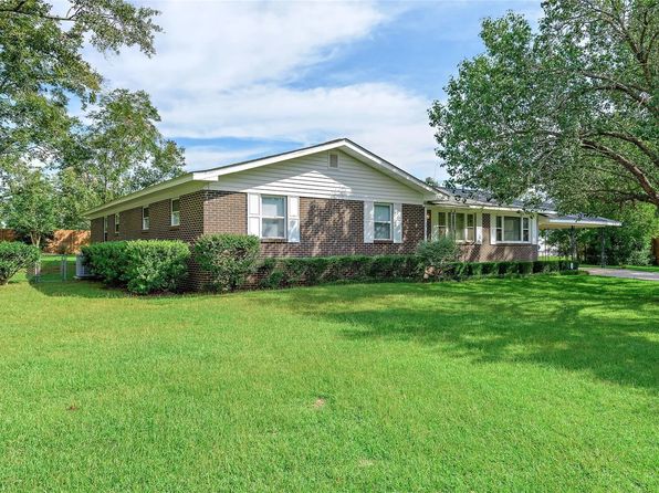 208 Deerfield Dr