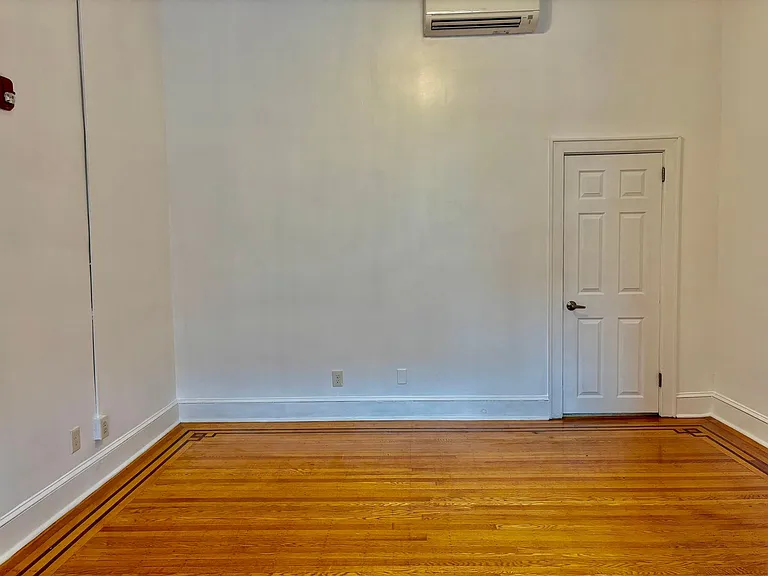 1807 S Broad St — Photo 4