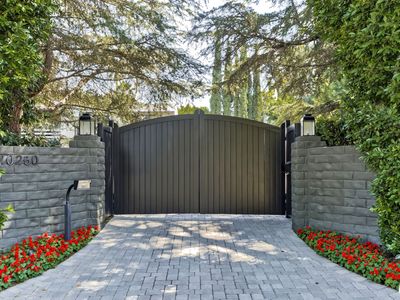 10250 Moorpark St, North Hollywood, CA, 91602