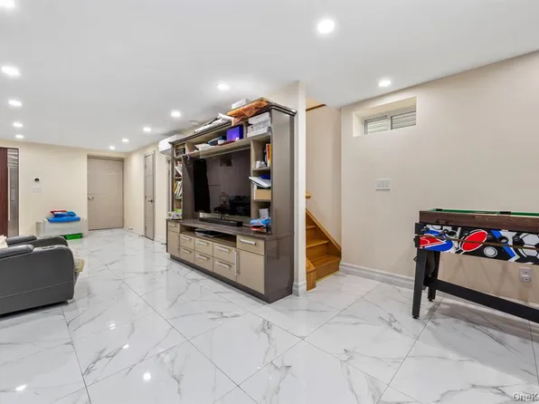 158-18 77th Avenue image 17 of 27